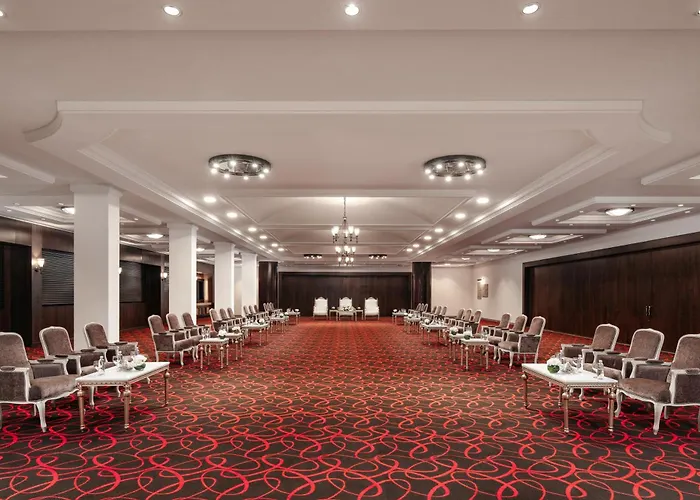 Carlton Al Moaibed