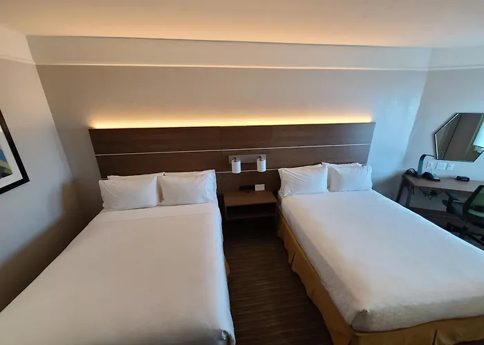 Holiday Inn Express & Suites West-Seawall