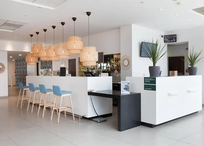 Holiday Inn - Marseille Airport By Ihg Vitrolles 