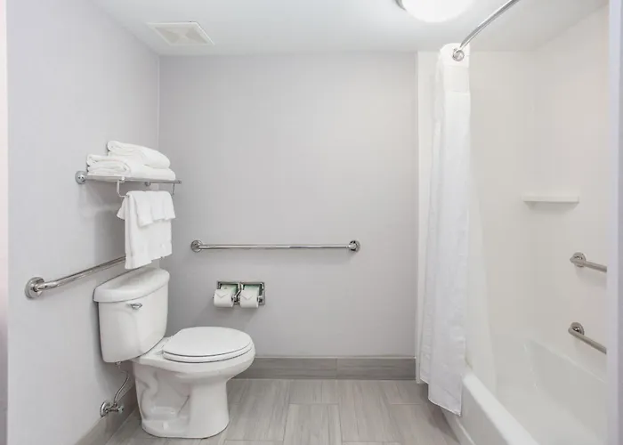 Holiday Inn & Suites Conference Center North By Ihg