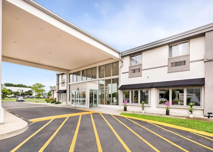 Days Inn By Wyndham East Airport