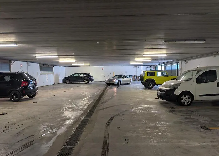 Hotel Riviera 3 Stelle Con Piscina Estiva Gratuita E Garage A Pagamento