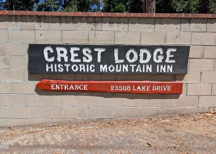 Crest Lodge Historic Mountain Inn