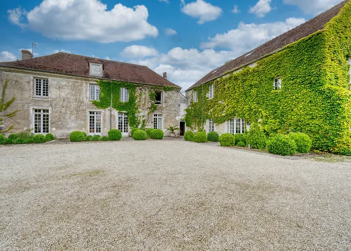 Hotel Domaine de Bellevue, The Originals Relais à Neufmoutiers-en-Brie