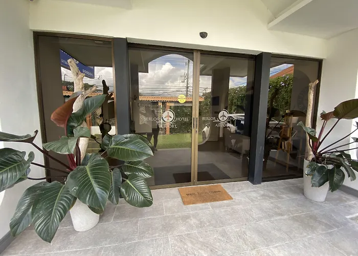 Berlor Airport Inn