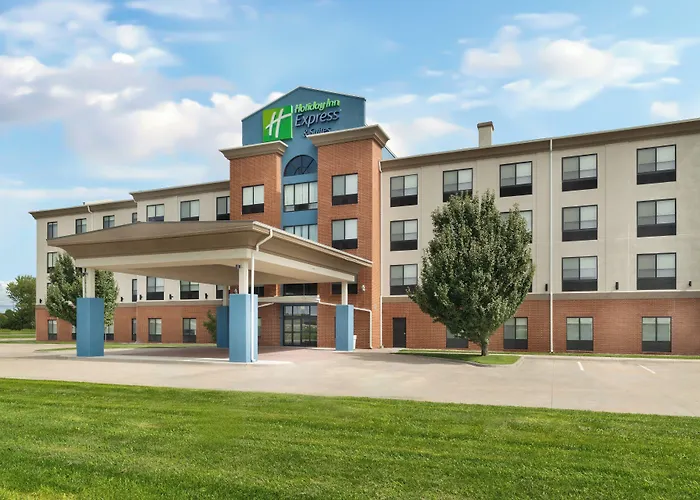 Holiday Inn Express Pratt By Ihg