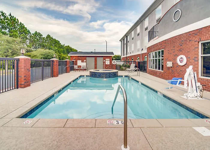 Holiday Inn Express & Suites By Ihg