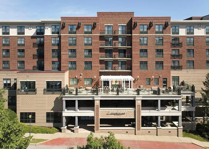 Courtyard By Marriott