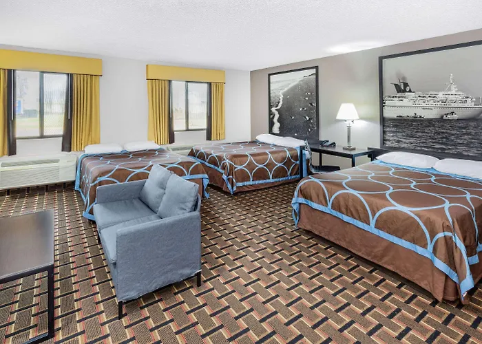 Super 8 By Wyndham League City Kemah Area