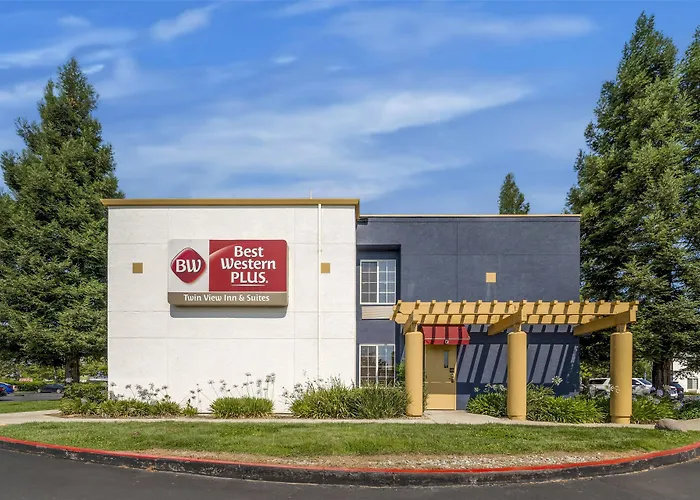 Best Western Plus Twin View Inn & Suites