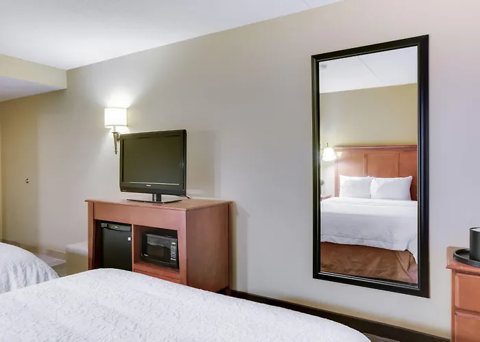 Pittsburgh Airport Inn And Suites