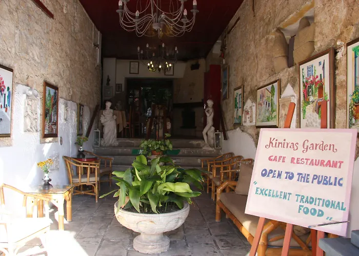 Kiniras Traditional Hotel & Restaurant