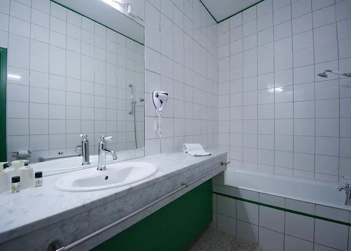 Hotel Ours Blanc - Place Victor Hugo