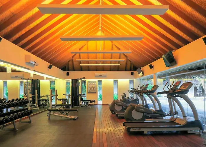 Holiday Inn Resort Kandooma Maldives: Kids Stay, Eat & Dive Free