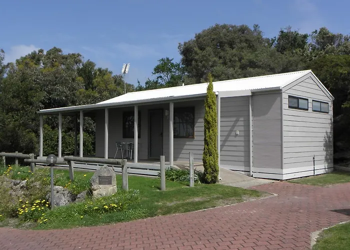 Lakeside Tourist Park