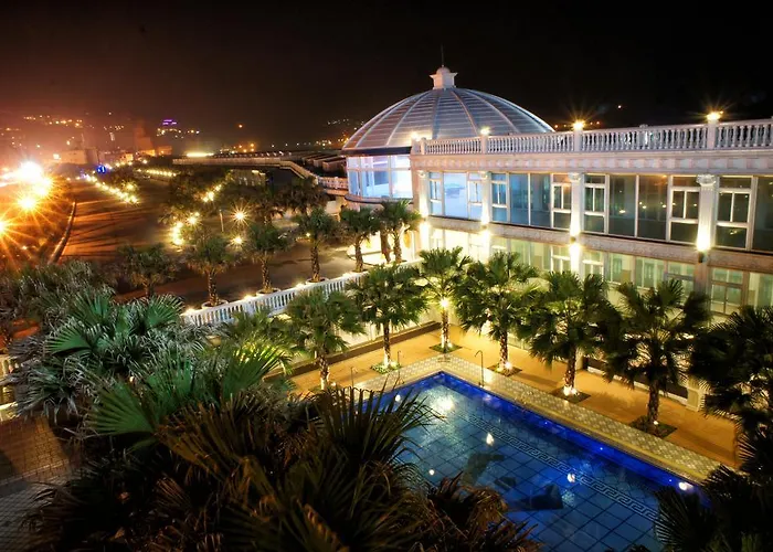White House Hot Spring Beach Resort