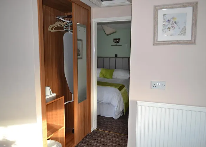 Oak Tree Inn