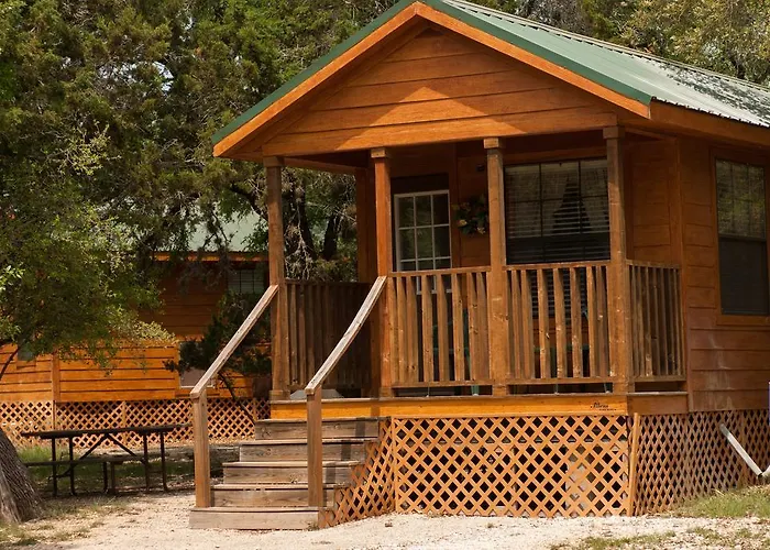 Medina Lake Camping Resort Cabin 3