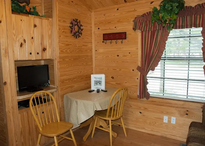 Medina Lake Camping Resort Cabin 3
