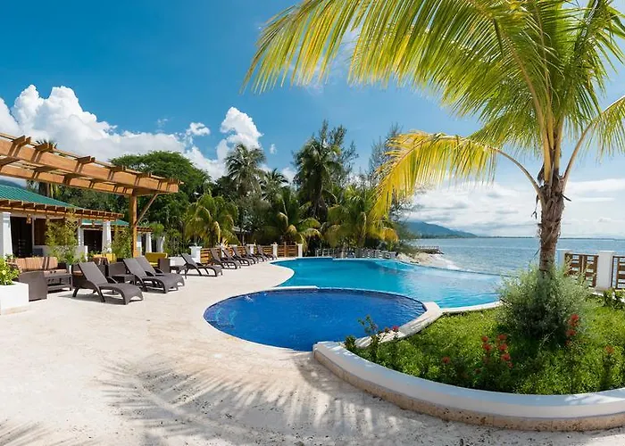 Paraiso Rainforest And Beach Hotel