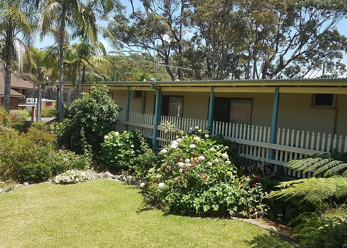 Tabourie Lake Motor Inn