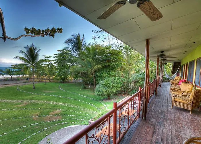 Iguana Lodge Beach Resort