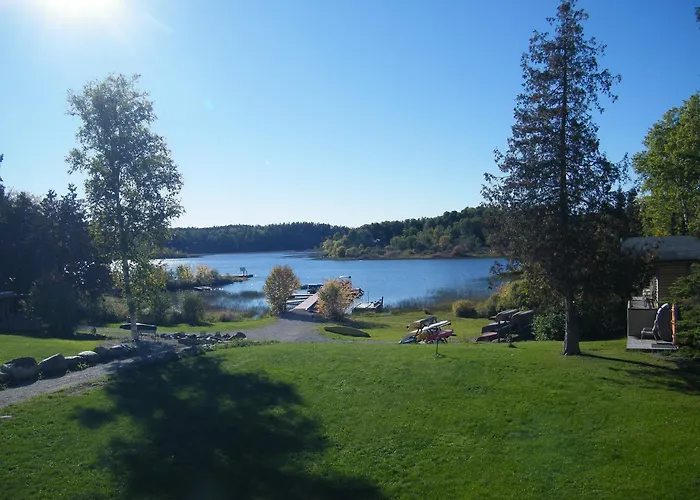 Mowat Landing Cottages