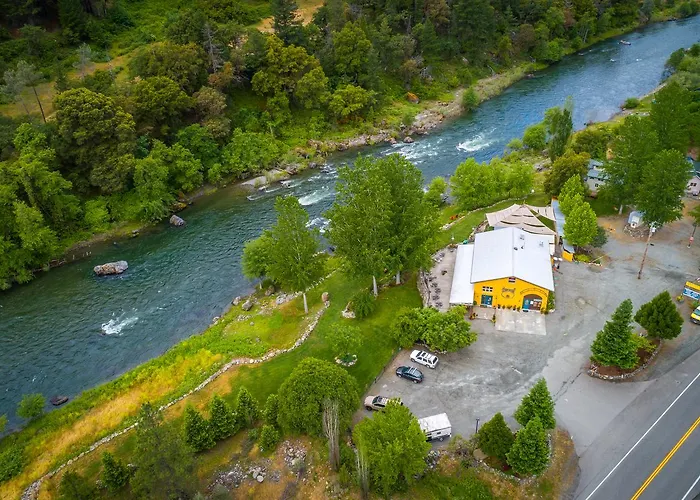 Strawhouse Resorts
