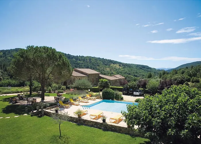 Logis Hotel Restaurant Le Chene Vert