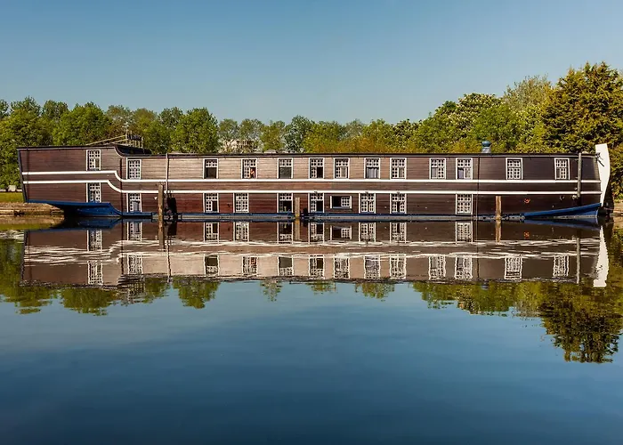 Boat Hotel De Barge