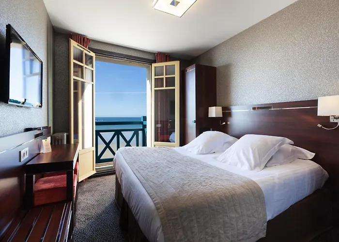 Les Ambassadeurs, Logis Hotel, Sa Creperie Et Son Rooftop - Saint Malo Plage