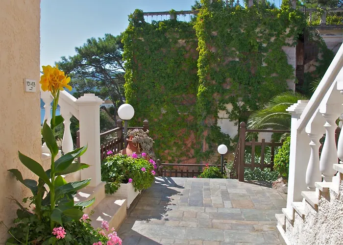 Ino Hotel & Suites Kalámion