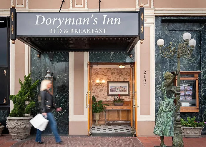 Doryman'S Oceanfront Inn