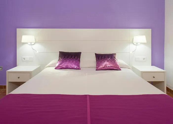 Hostal Adelino San Antonio Abad