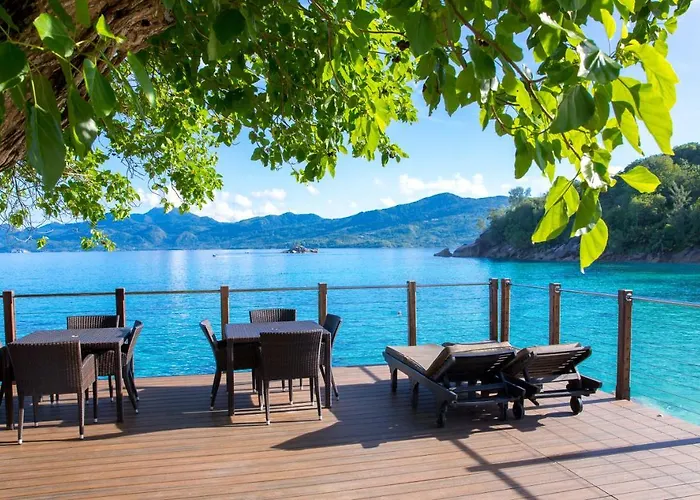 Anse Soleil Beachcomber Hotel And Self Catering Baie Lazare 