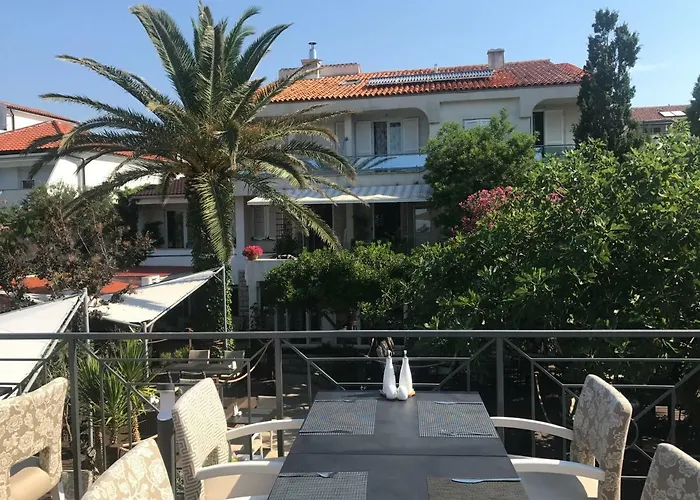 Guesthouse Punta Mira - Beachfront Novalja