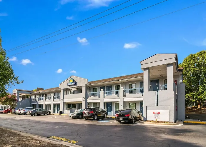 Days Inn By Wyndham Raleigh Glenwood-Crabtree