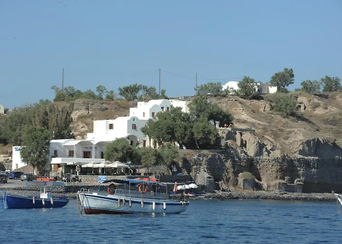 Akrotiri Hotel