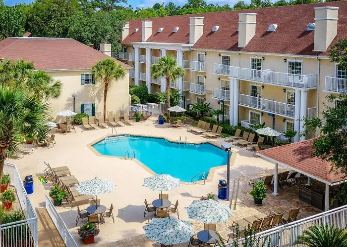 Palmera Inn And Suites