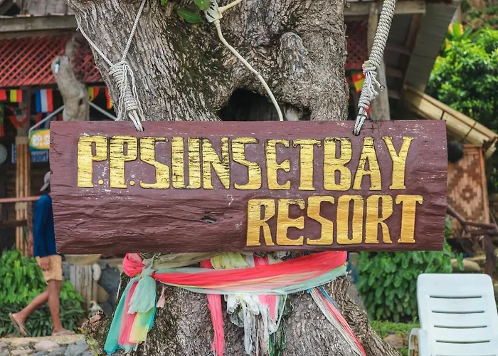 Phi Phi Sunset Bay