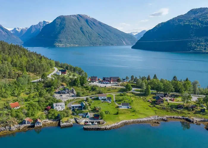 Dragsvik Fjordhotel (Adults Only)