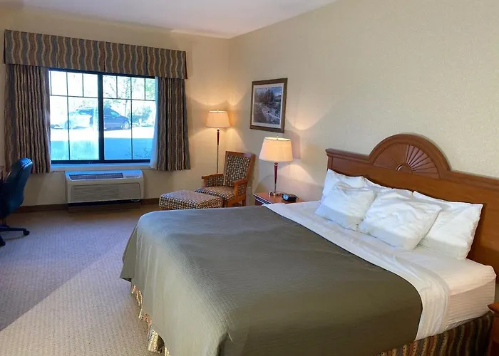Red Coach Inn & Suites
